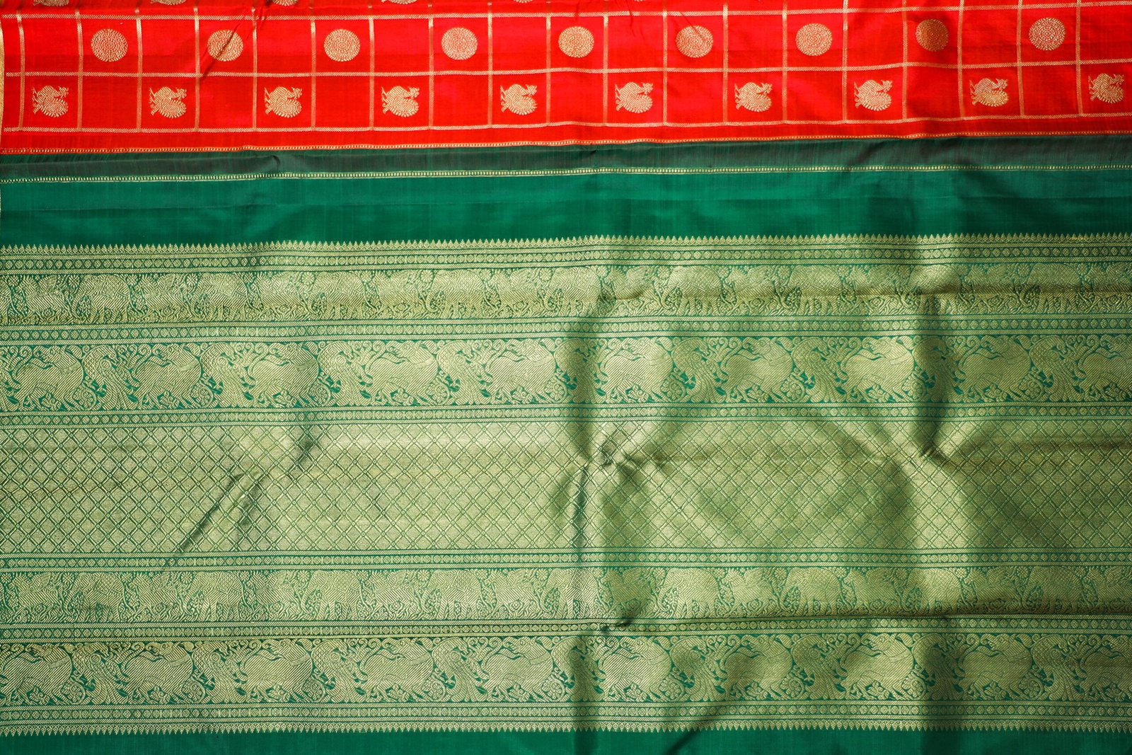 Red Kanchipuram Silk Saree – Veldhari Kattam with Peacock Chakra Butta & Contrast Green Blouse - Image 5