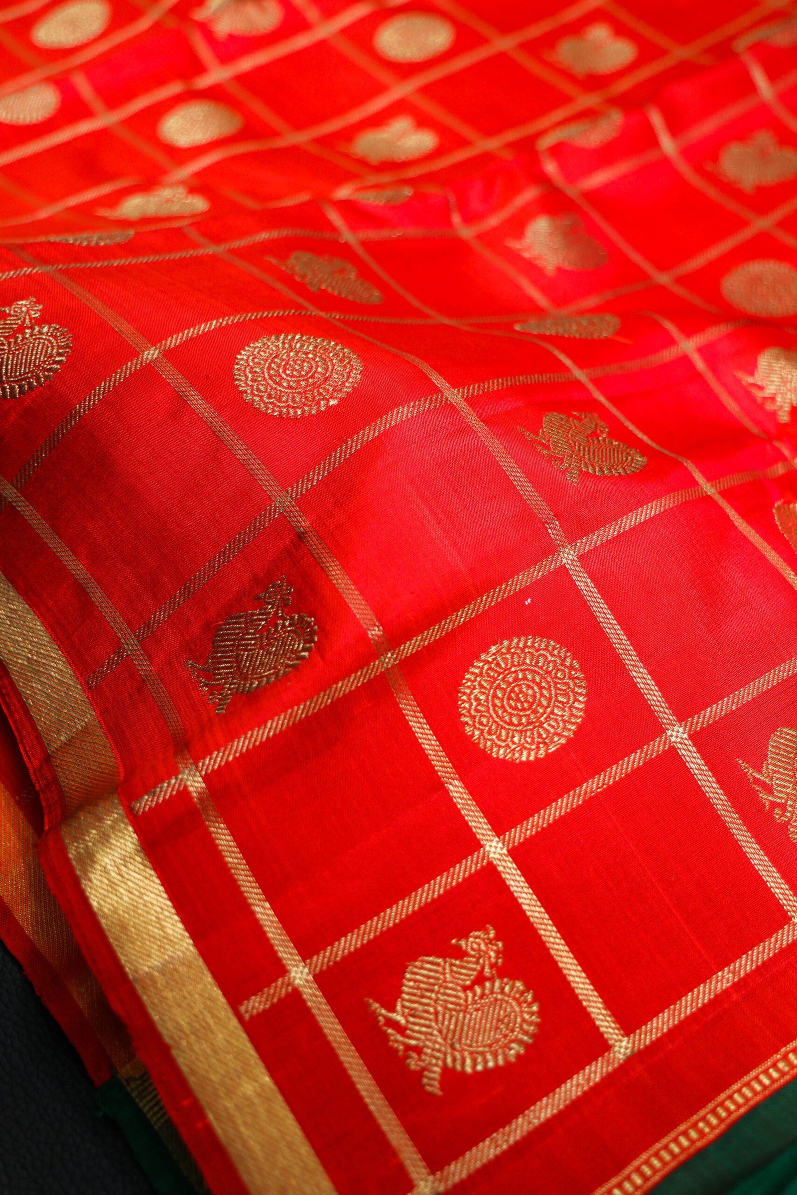 Red Kanchipuram Silk Saree – Veldhari Kattam with Peacock Chakra Butta & Contrast Green Blouse - Image 3