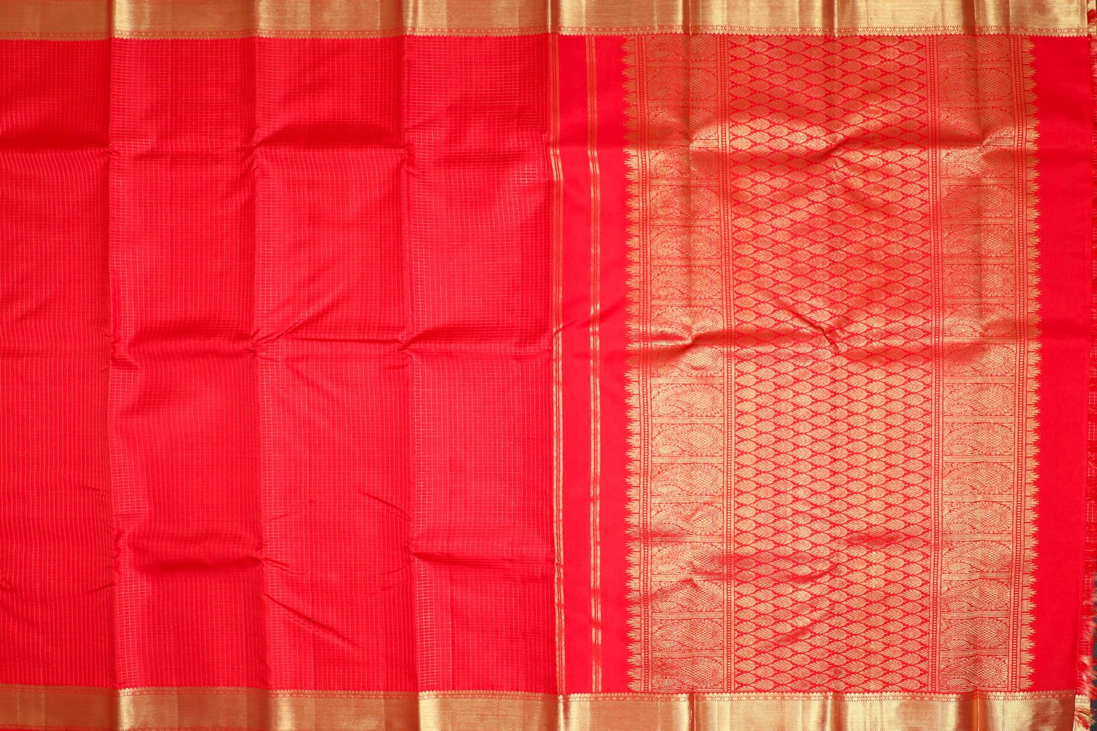 Tomato Red Kanchipuram Silk Saree – Ketti Gold Border with Zari Checks (Kattam) - Image 3