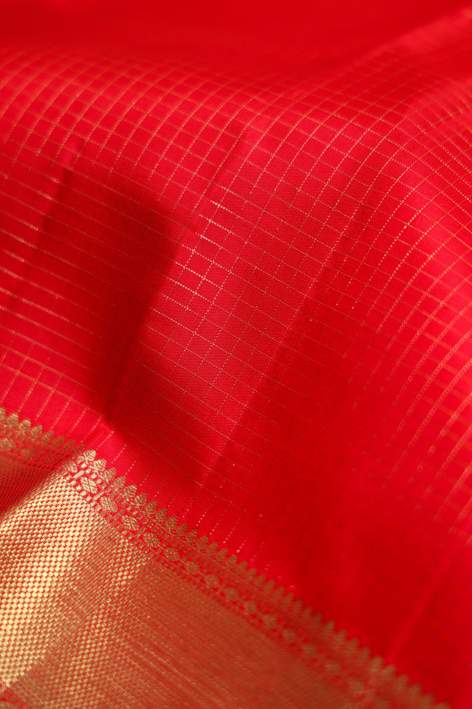 Tomato Red Kanchipuram Silk Saree – Ketti Gold Border with Zari Checks (Kattam) - Image 5
