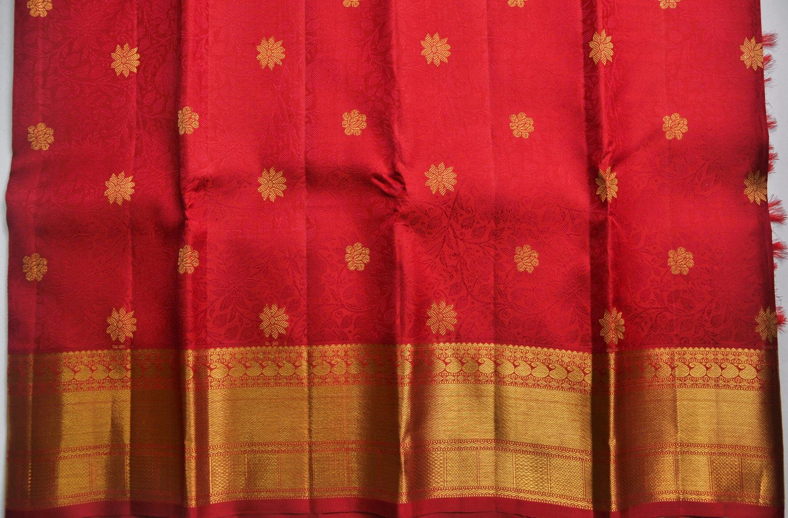 Pure Red Kanchipuram Silk Saree – Samudrika Design with Zari Puttahs - Image 5